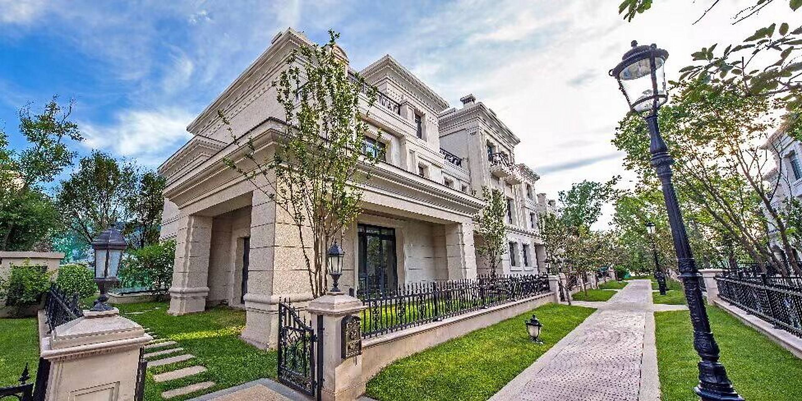 孔雀城大湖别墅 联排别墅现房,超大花园赠送,位置绝佳.