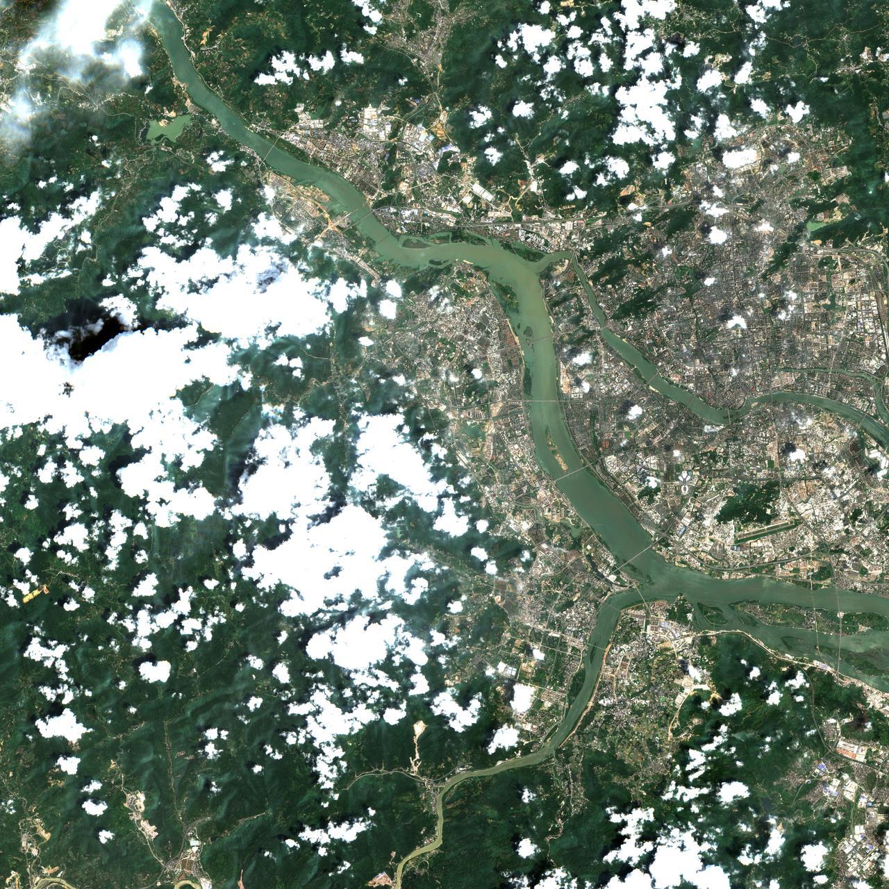 2021年8月21日10时35分49秒欧洲空间局哨兵2号(sentinel-2)观测卫星在