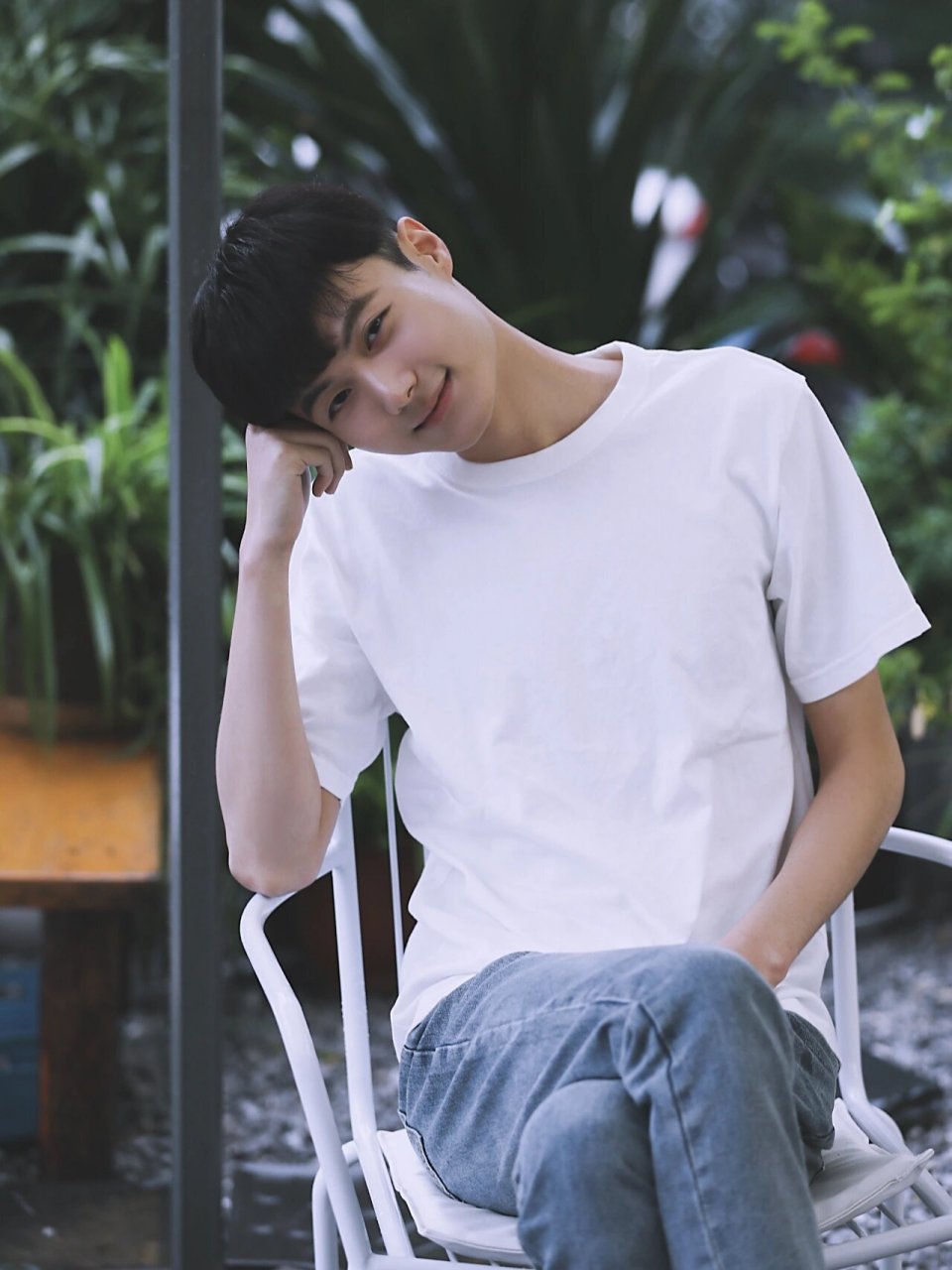 一组帅哥照 发一组帅哥照片吧