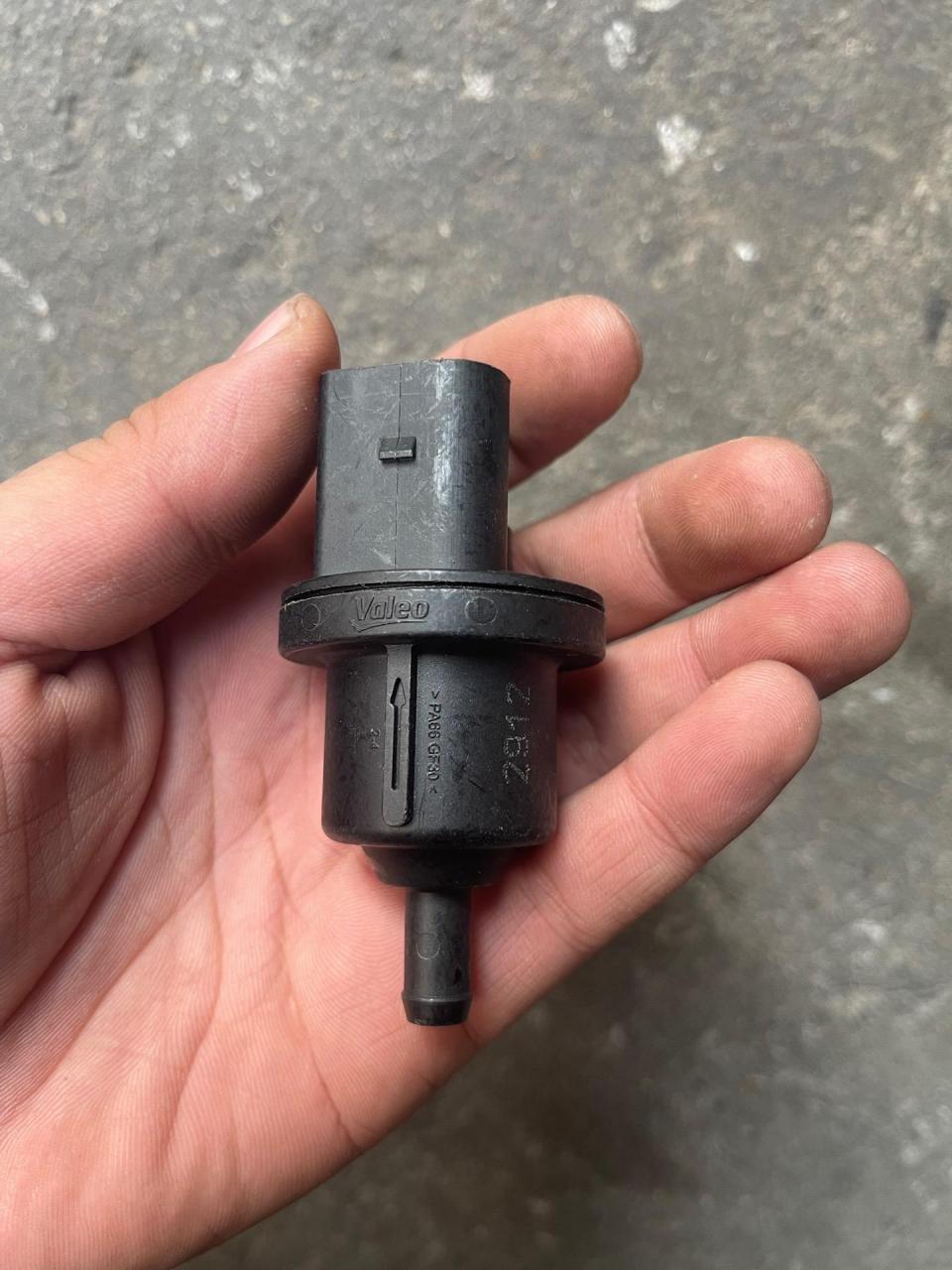 看看 大众新捷达/新桑塔纳原厂活性碳罐电磁阀