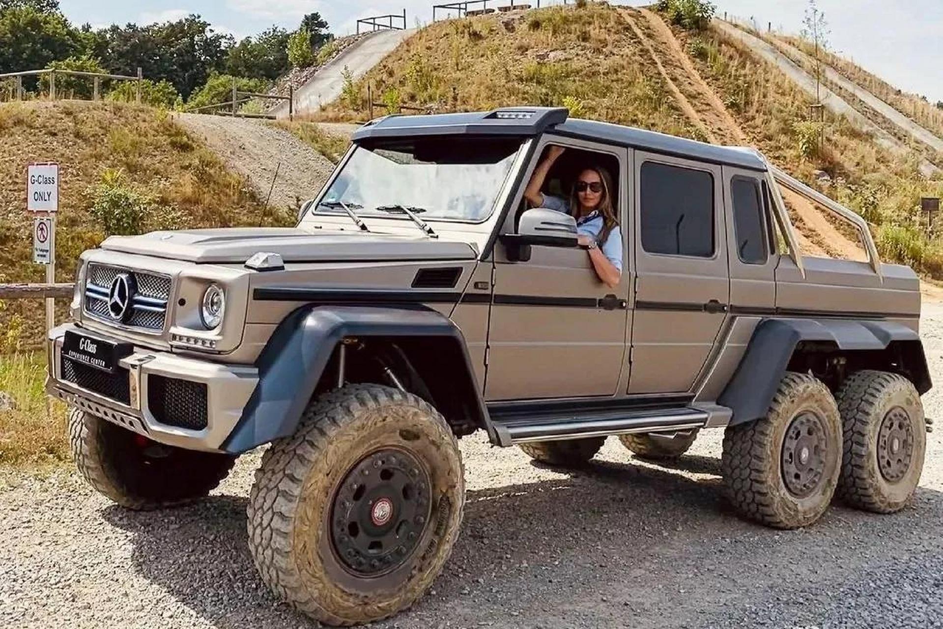 6轮驱动的坦克300皮卡车震撼来袭,奔驰g63 6x6来了也要让三分.