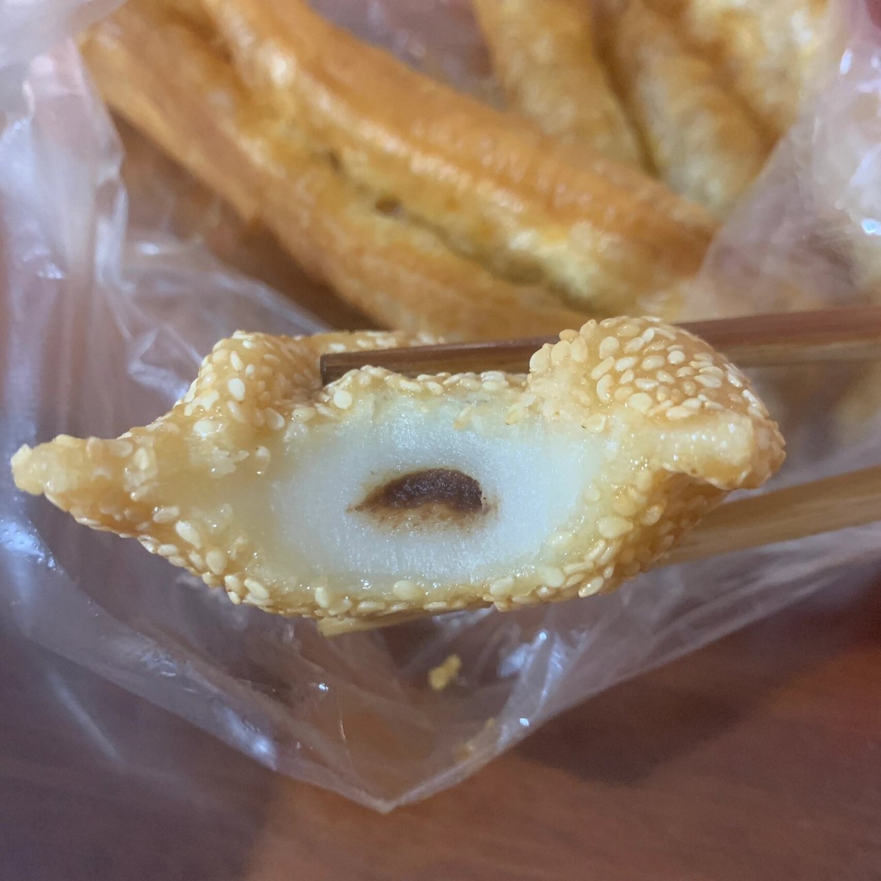 朋友们～这才是潮汕话的"油锥" 今天去市场在卖油条的摊位上发现有卖