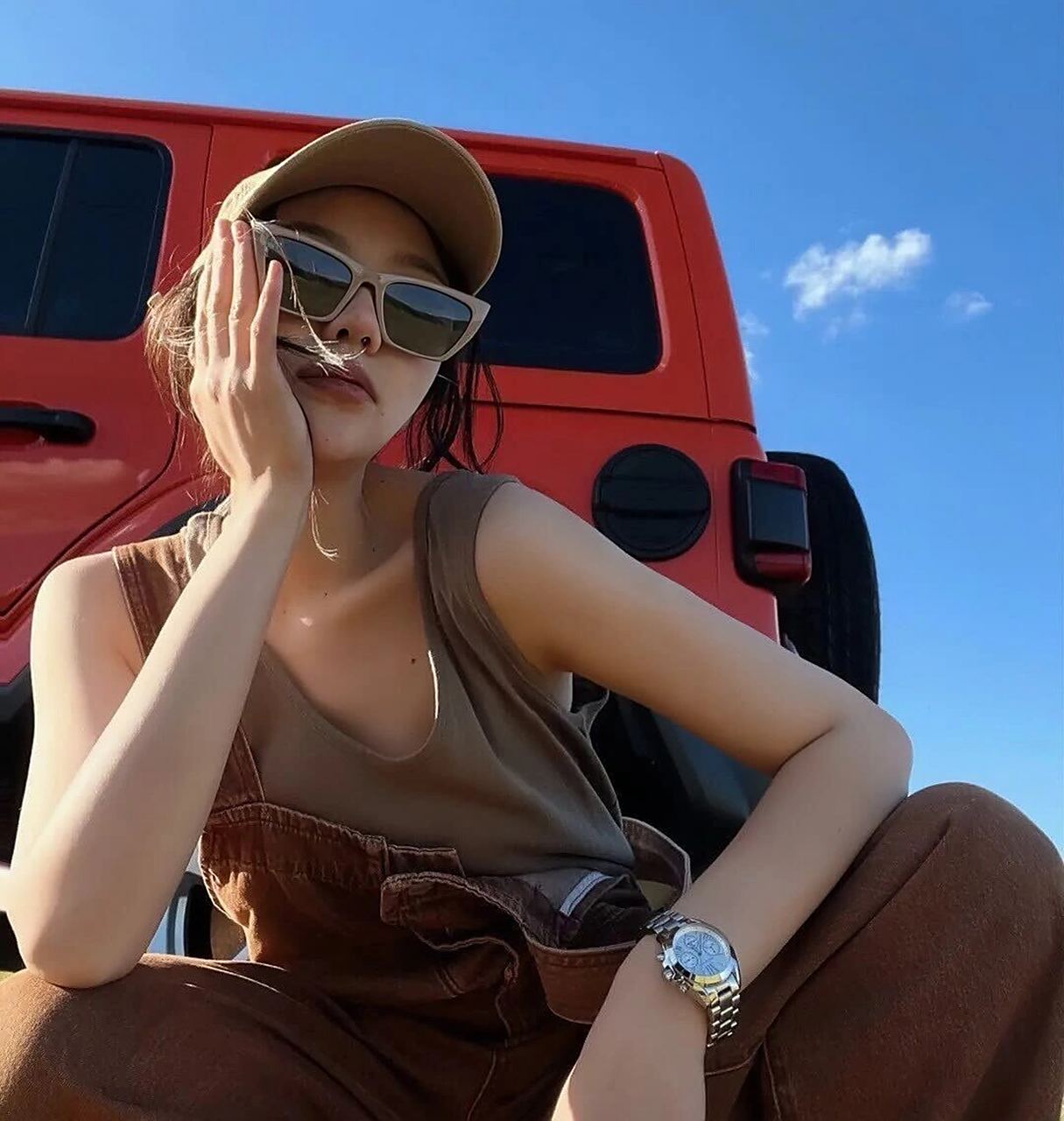 超级洒脱的美女头像