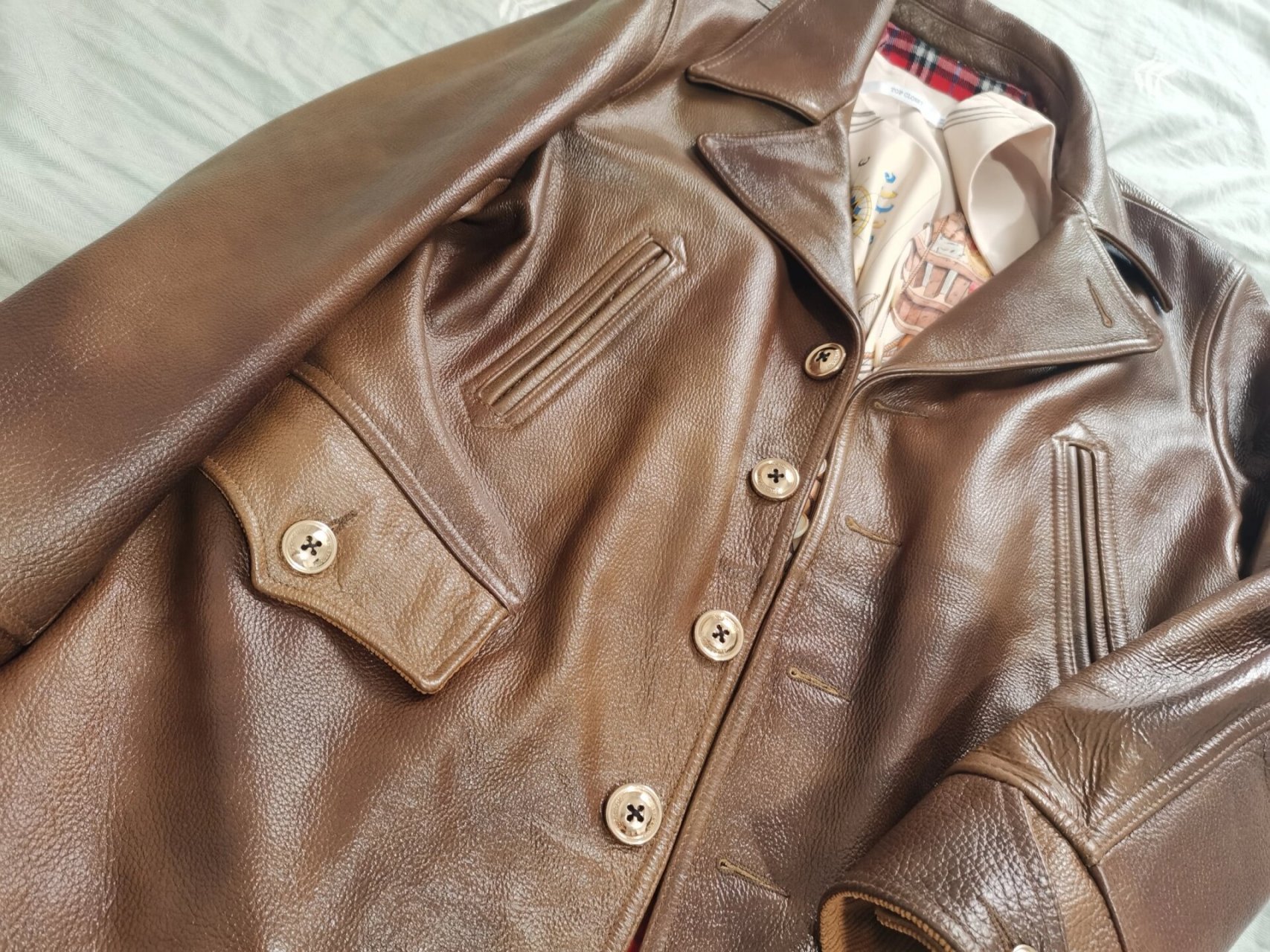 巴宝莉棕色渐变色皮衣 真的是太好看太有质感了,超级重工,衣服好重