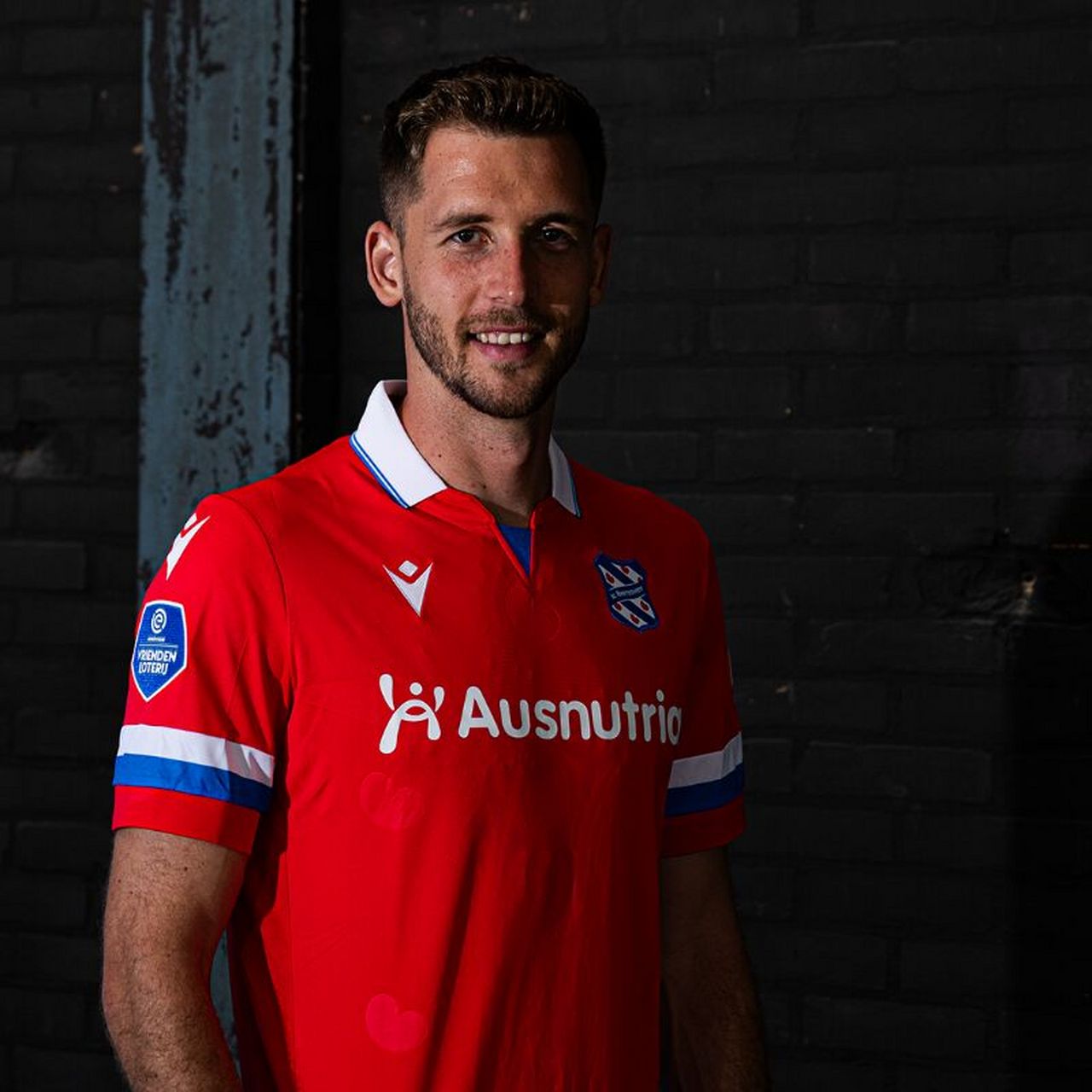 海伦芬发布2023-24赛季客场球衣 #足球#0202#小红书竞技场#02