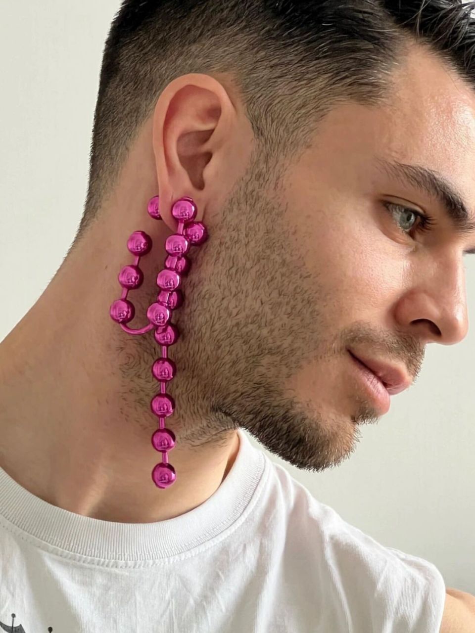 hugo kreit是一个同名珠宝品牌,成立于2020年9月,总部位于法国巴黎.