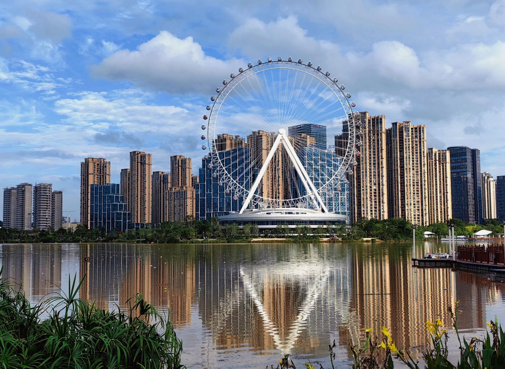 晋安湖的摩天轮终于拥有一个完整身体了