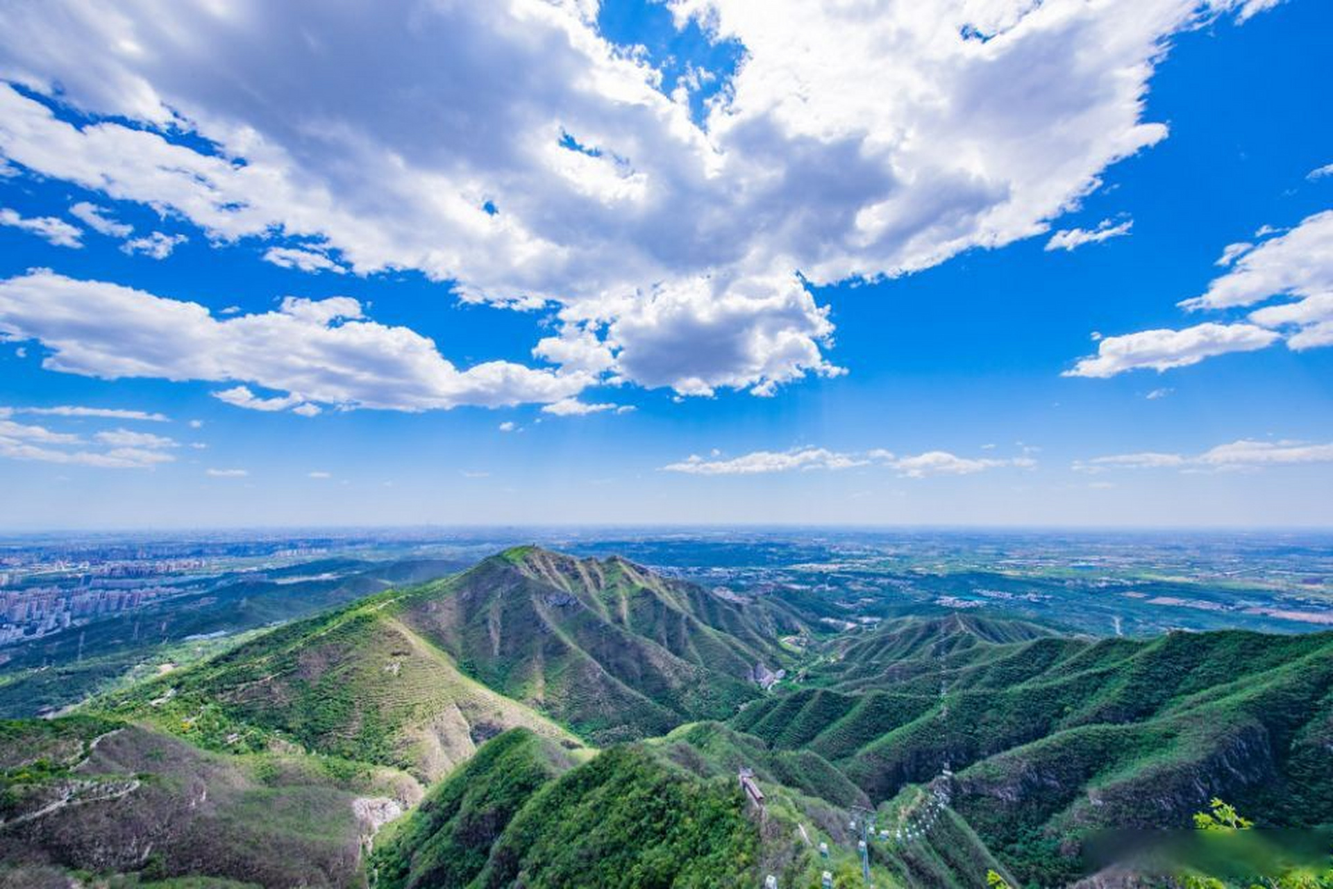 北京千灵山风景独好# 夏天的北京千灵山,天空中的云高了,风的气味变