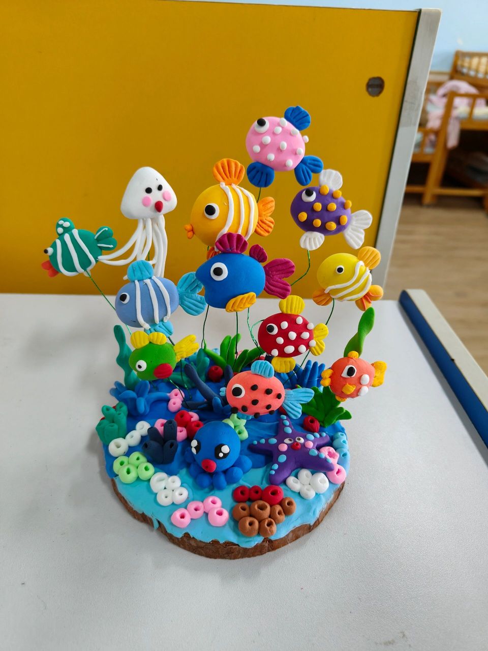 幼儿园美工区彩泥作品 海底世界泥工 美工区彩泥作品展示,海底世界