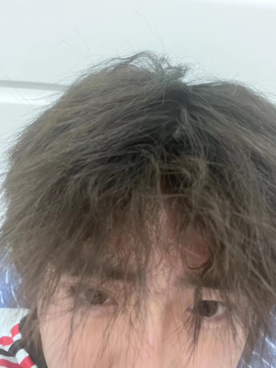 摩根烫三个月后跟壮壮妈一样 我是应该都剪掉还是继续烫头发