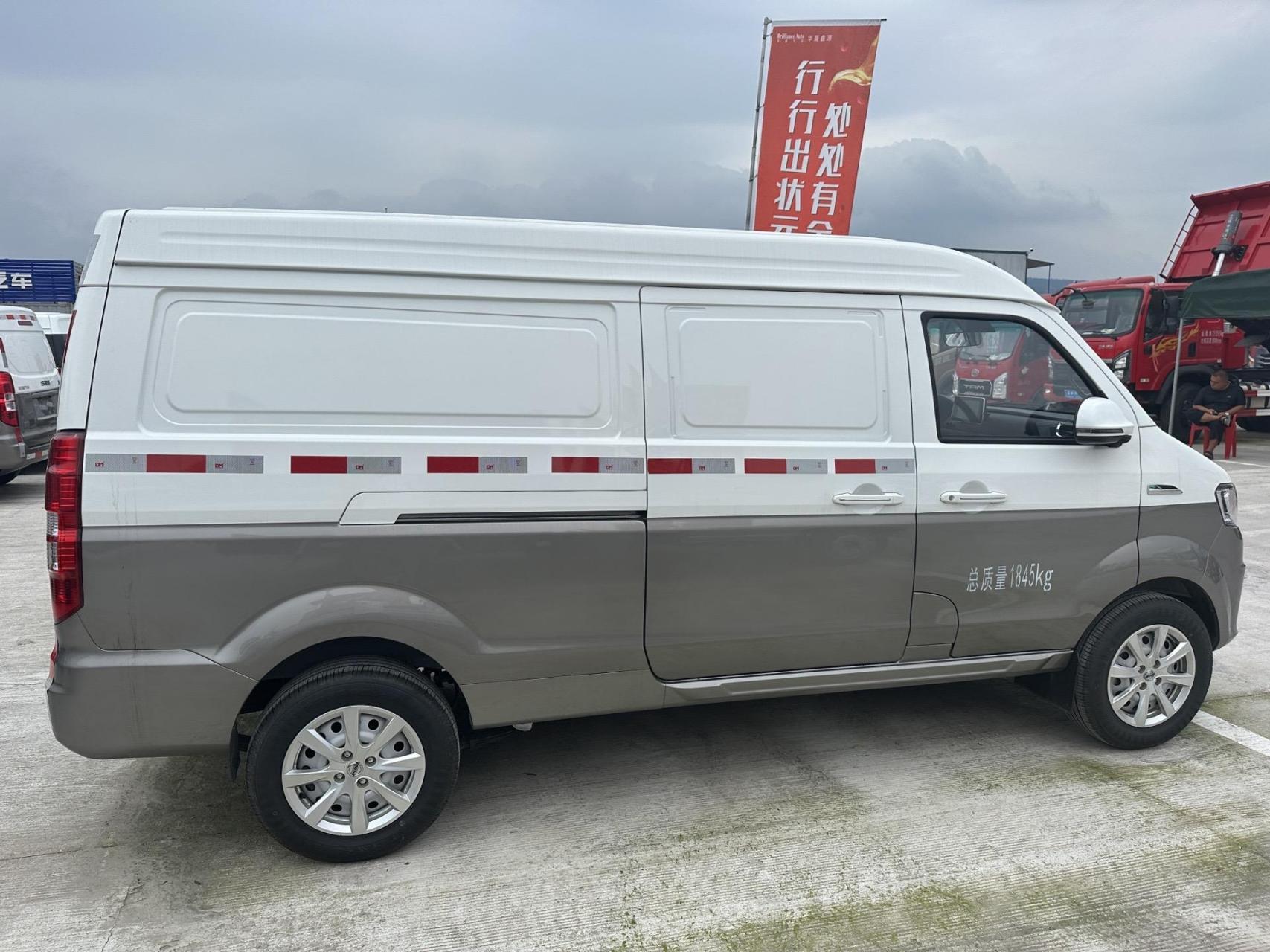 xx万(型号是金杯新海狮s财富型配置:含空调,电子助力,电窗,195轮胎