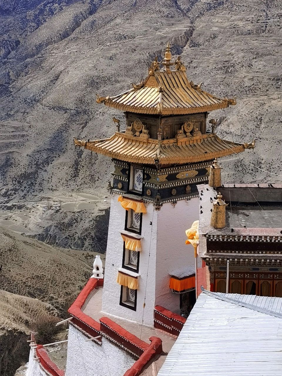 隆寺～西藏噶举派第一座寺庙  不丹边境之地的洛卓窝隆寺也叫卓瓦隆寺