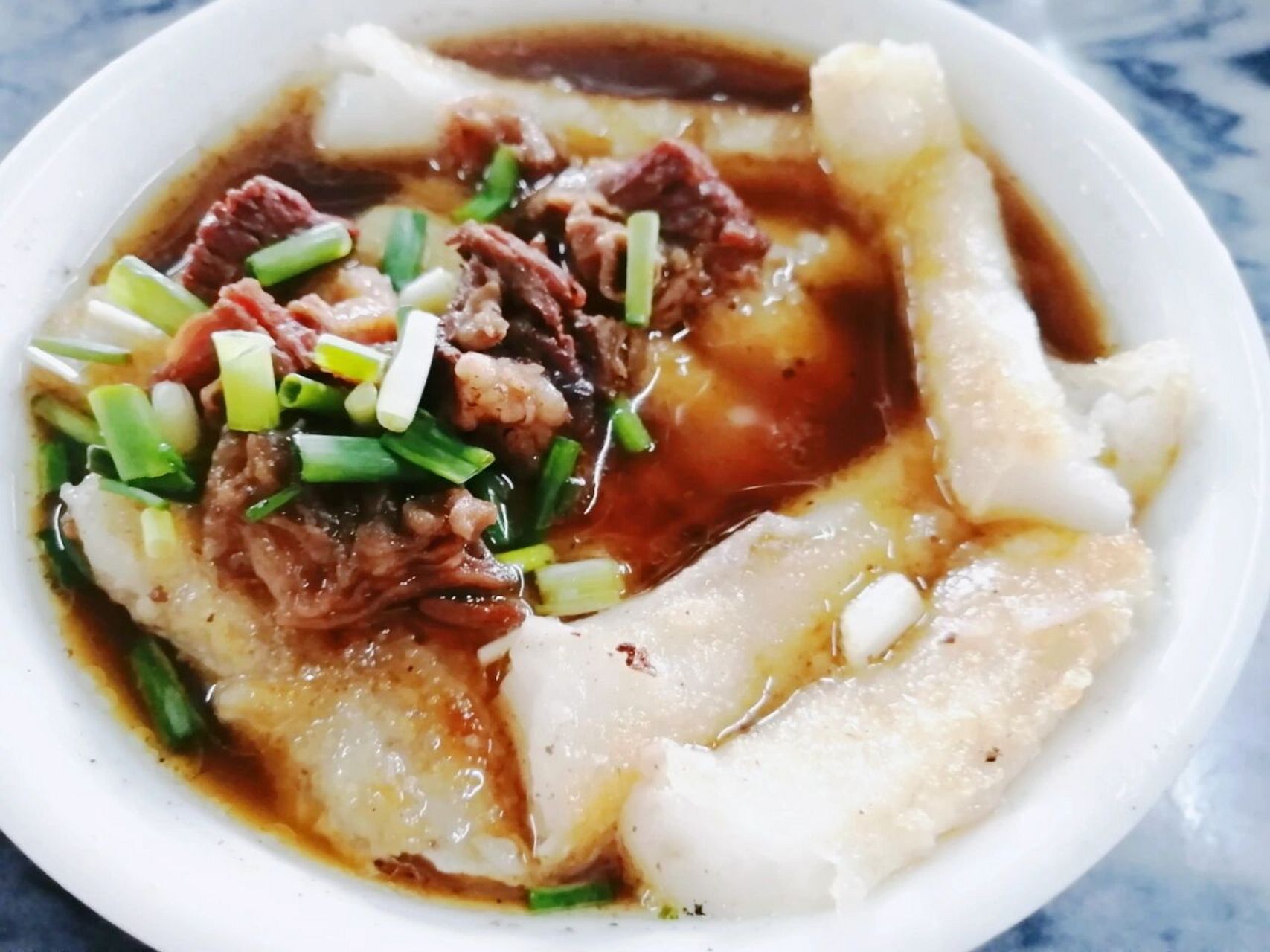 怀集特色小吃 1牛腩卷粉,煎过的粉入口香浓,牛腩入味.