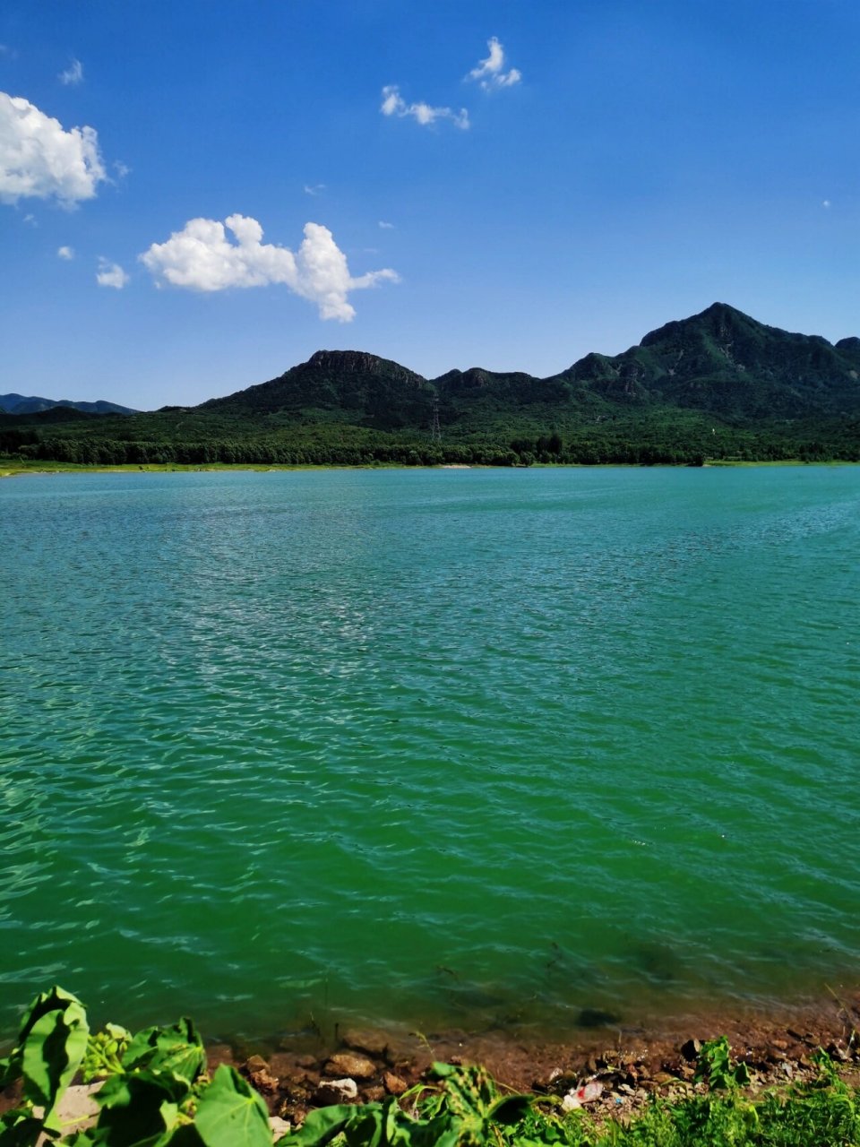 平谷大山里的超美水库 仿佛一块神圣净土 邂逅了那抹蓝绿的水库,见到