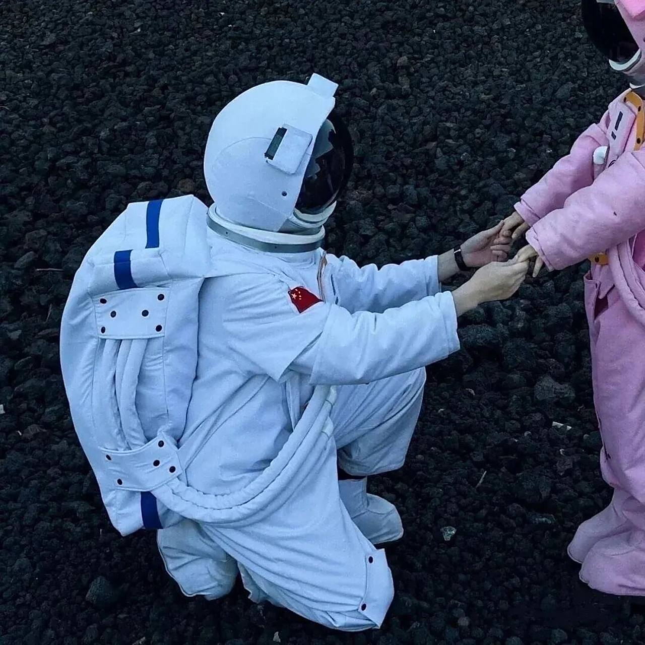 你和你的宇航员情头 不要急你的宇航员正在太空漫步替你摘星星