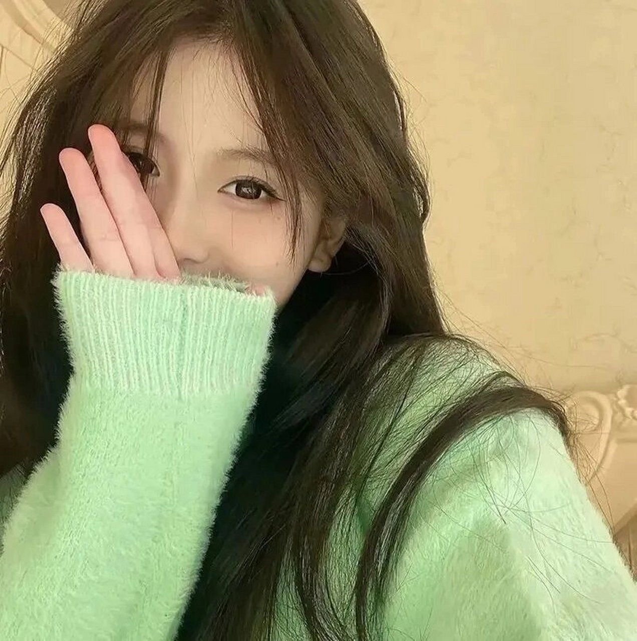 真人版绿色女生头像