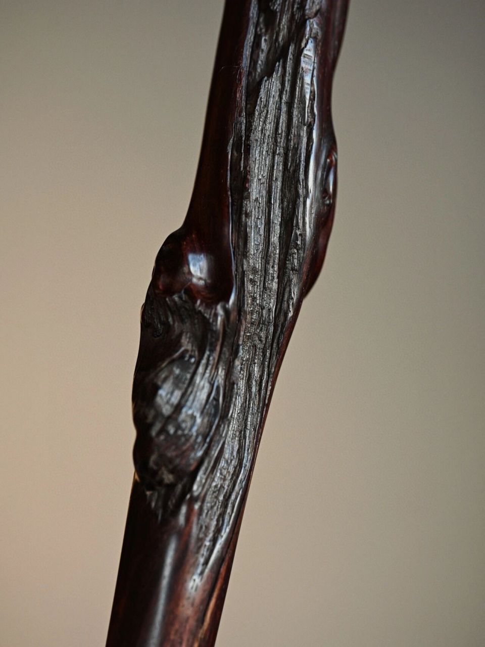 文人杖温文儒雅,陈设持用,皆可彰文人雅趣 紫檀"文人杖" 择料细腻温润