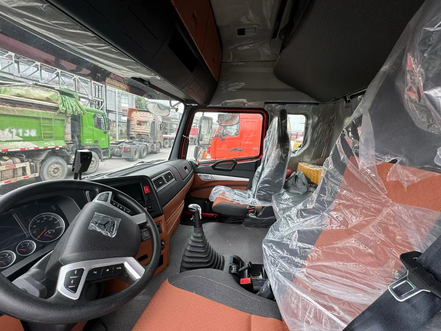 8m载货车,潍柴240马力4缸机,重汽8档高低档变速箱,曼桥,速比4