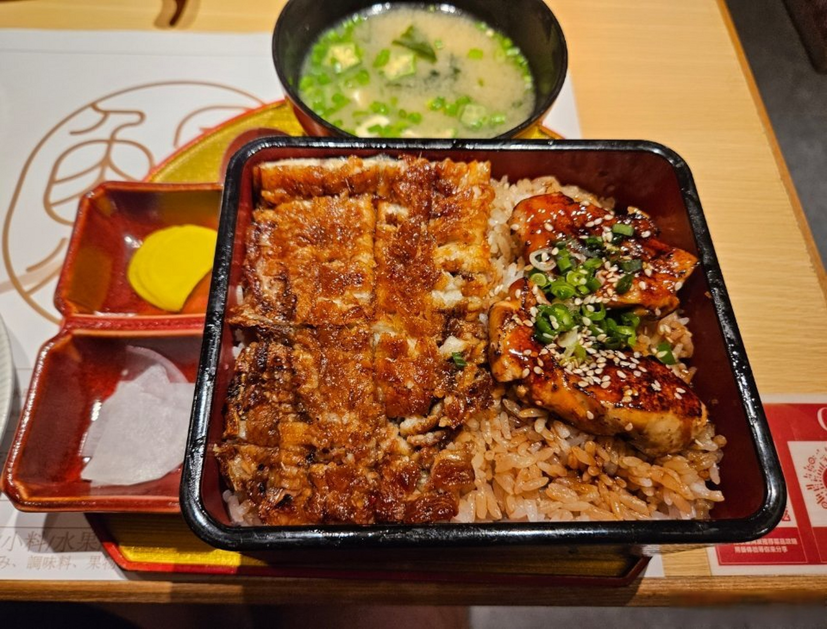 今天去恰了个鹅肝鳗鱼饭,活鳗鱼现烤,跟买的蒲烧鳗鱼口感确实不一样还