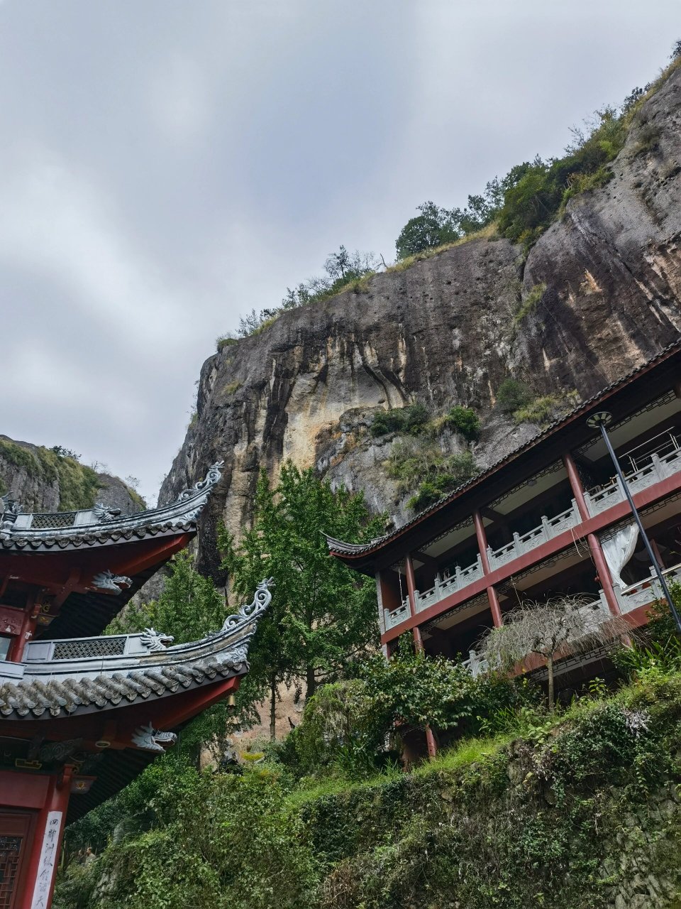 深山见古寺Ⅰ台州天台明岩寺Ⅰ构造奇特 这是怎样一种构思 于两片绝壁