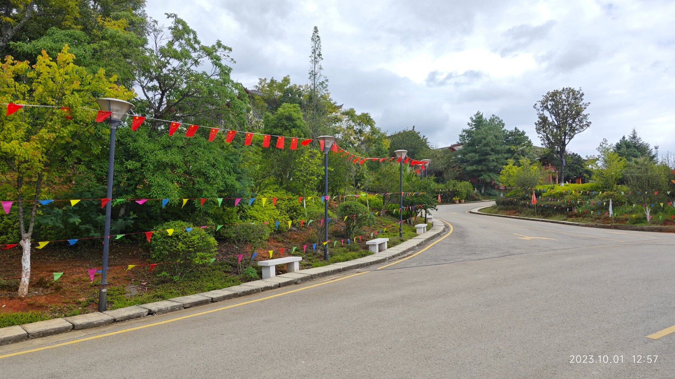 昆明墓地 青龙园 昆明青龙艺术陵园简称青龙园,是经云南省民政厅批准