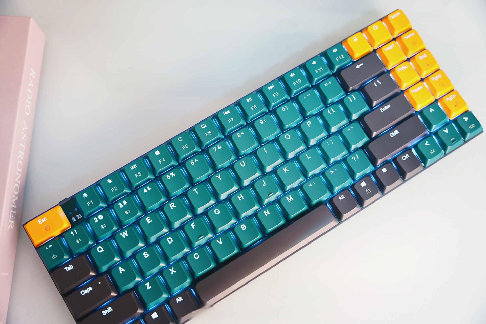 绿联键盘##绿联102矮轴机械键盘# 最近收到了一款蓝牙机械键盘,绿联