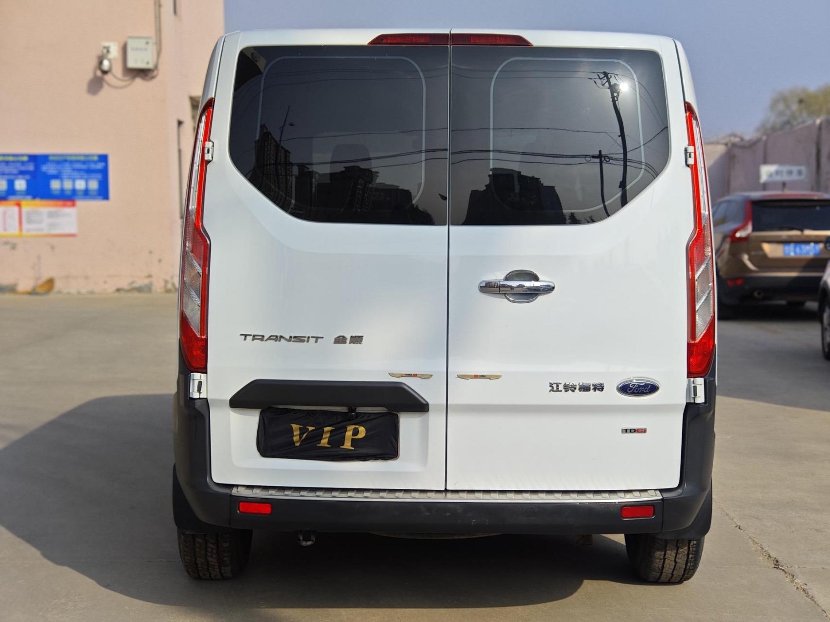 21年福特新全顺,柴油6座,中轴低顶,车长5.3米,一手原版,实表5.