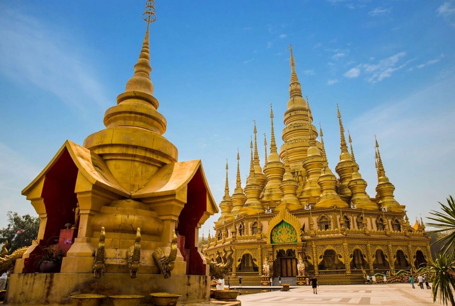金灿灿的大佛寺 勐泐大佛寺,位于云南省西双版纳傣族自治州州府景洪市