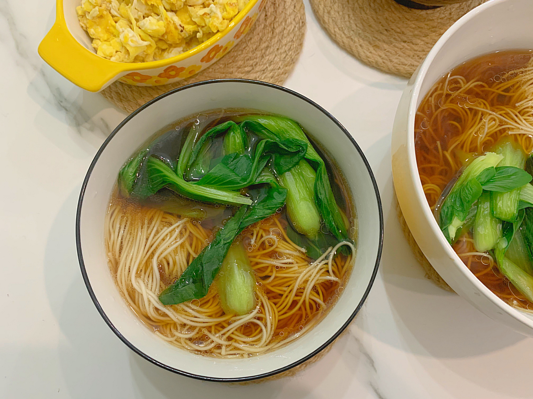 青菜面~ 7815做法也很简单,需要猪油~ 汤底:一小勺猪油,加入酱油