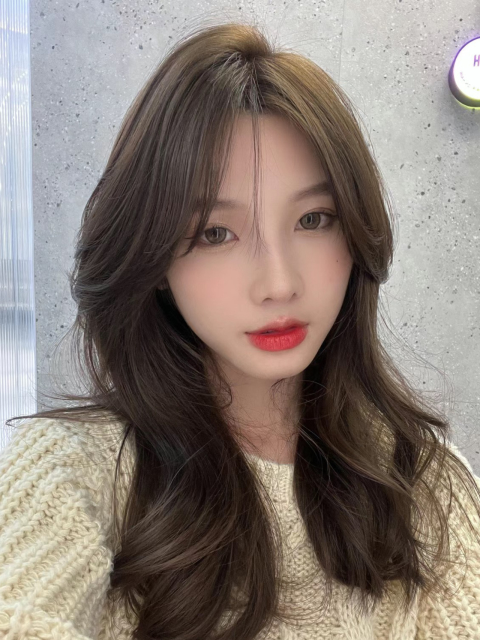 超显质感的冷茶棕色 2023冷茶色 2023年春夏季流行什么发色?告诉你!