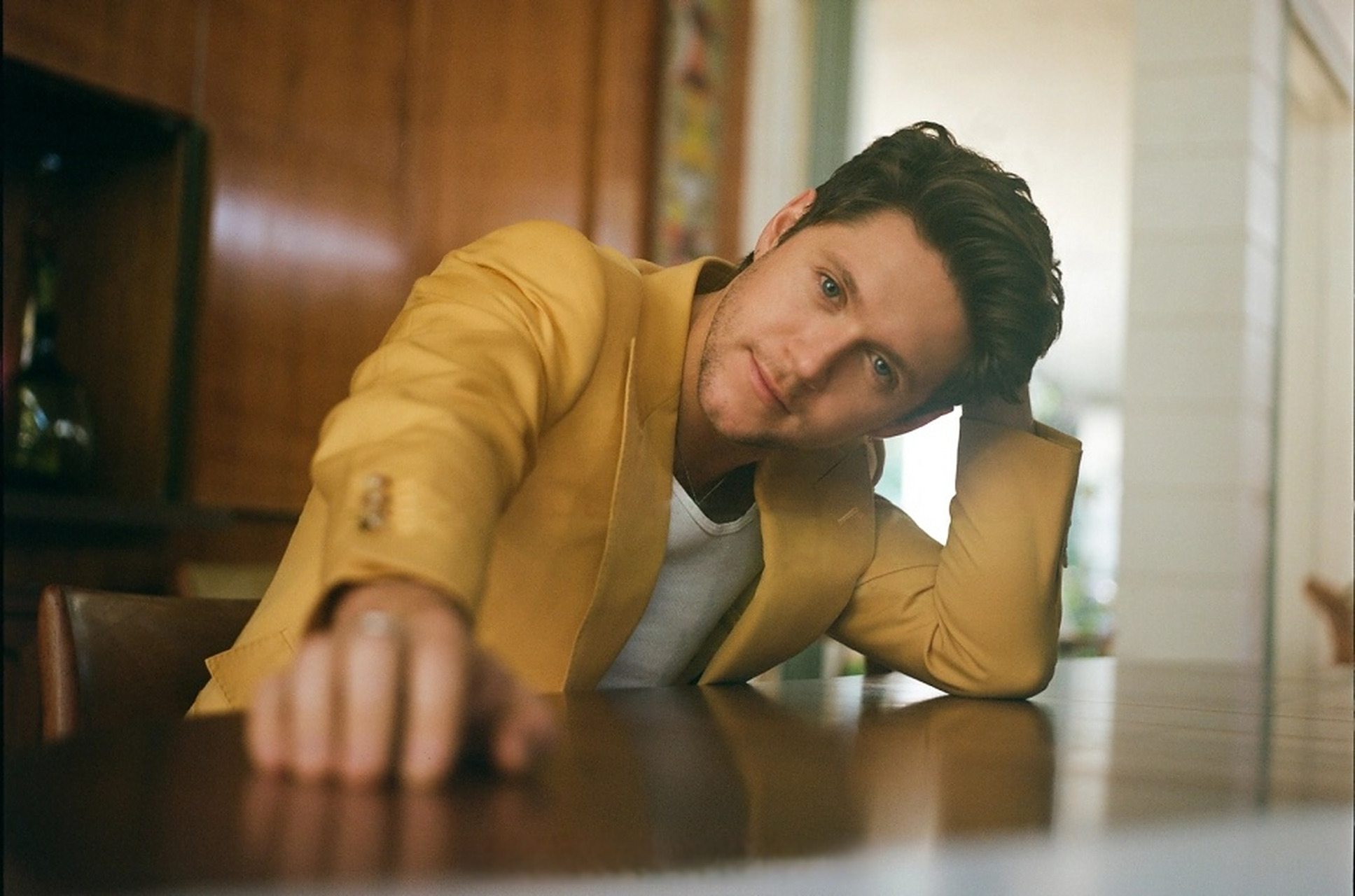 在接受采访时,niall horan表示,他会定期把自己尚