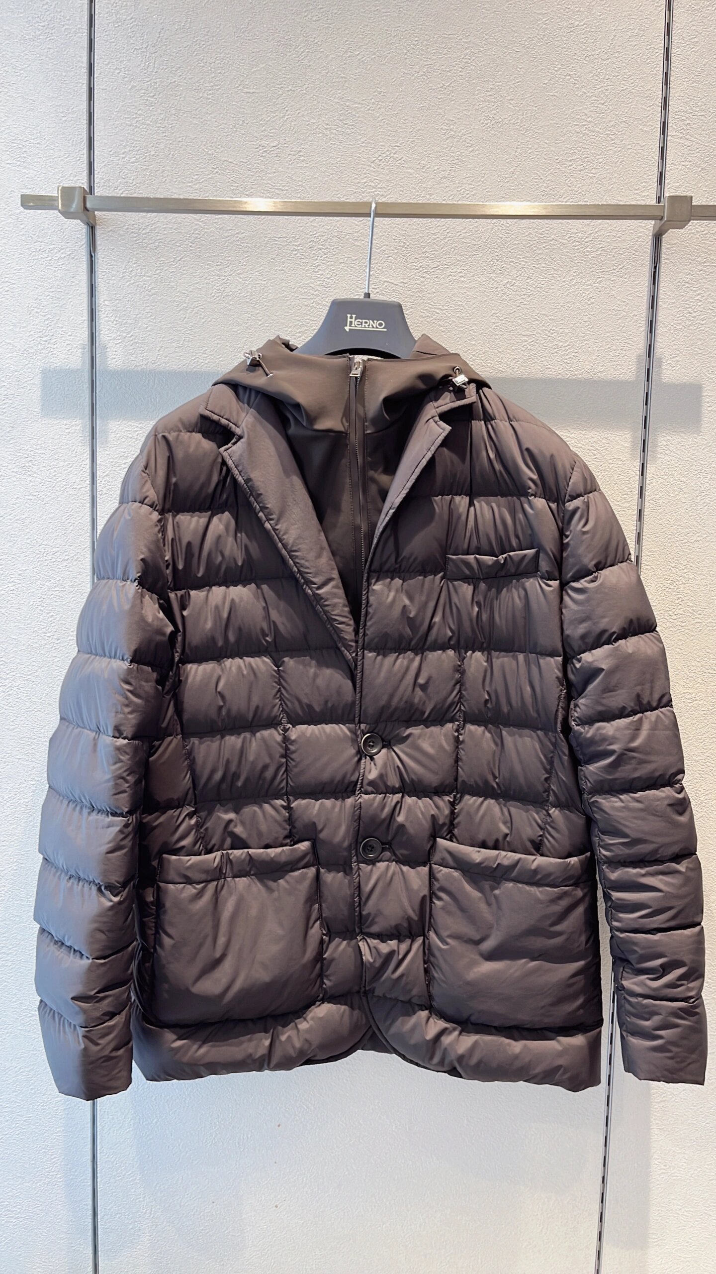 herno超轻羽绒服 鹅颈绒材质非常的轻薄 舒适 保暖 帽子可以脱卸穿着