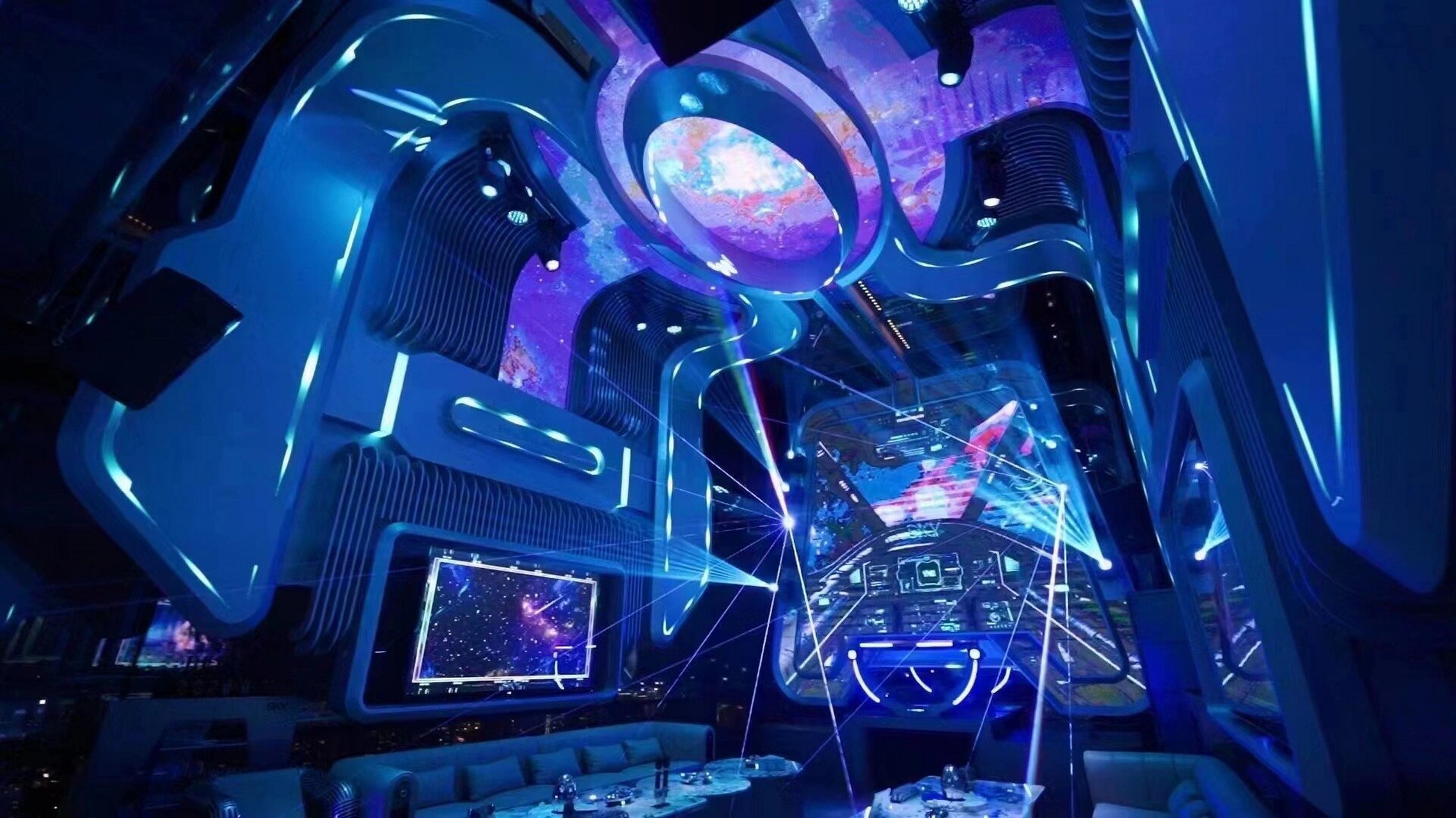 对于目前来说,长沙x-sta酒吧(原名爱慕汉酒吧)绝对是长沙气氛最好帅哥