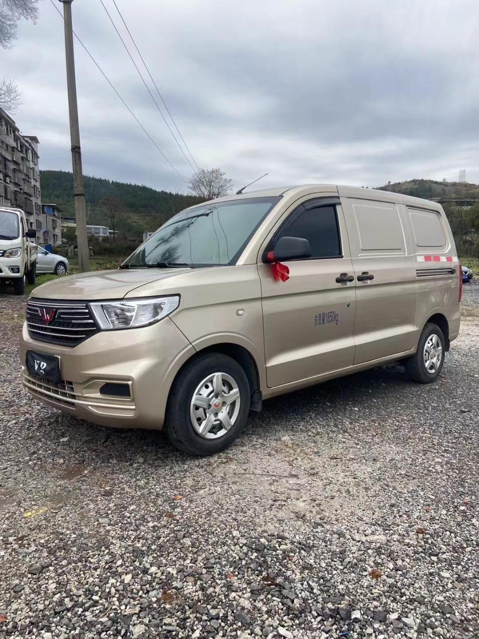 最新到店一台2021年上牌五菱宏光v,1.