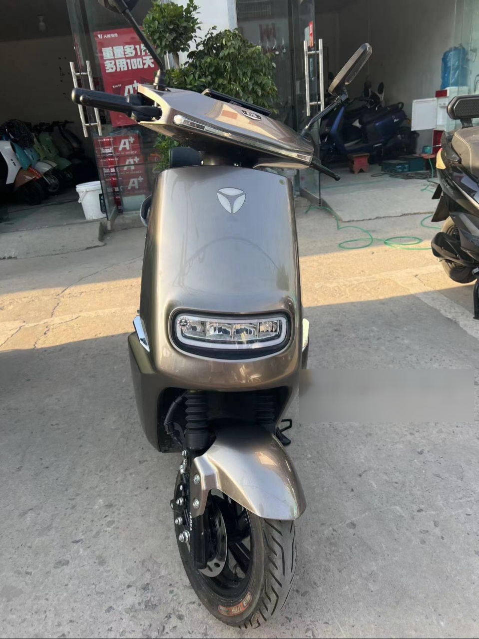 三个月准新车!雅迪冠能e6,五块22a,续航55公里左右,电池整车质保