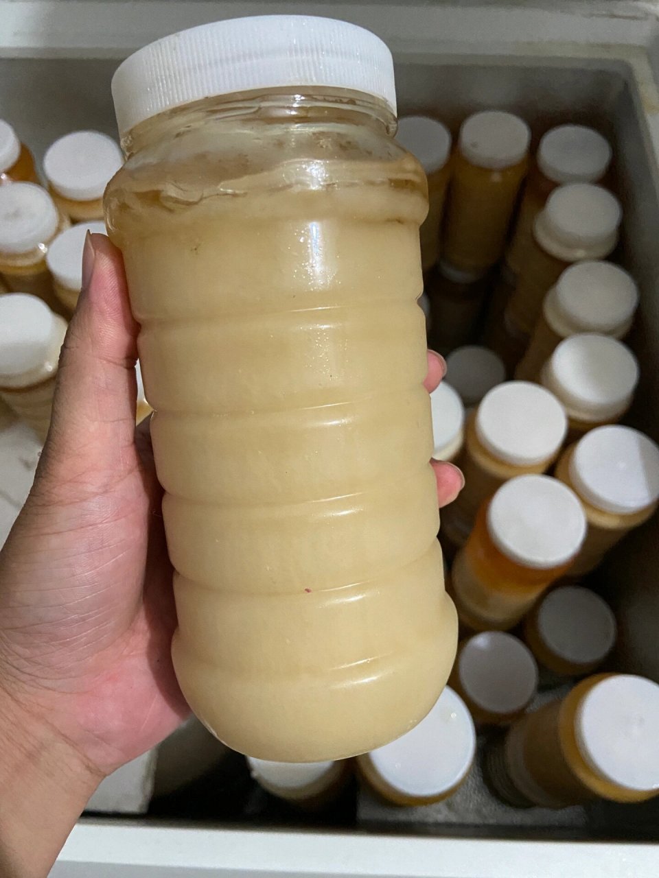 100%纯蜂蜜多少钱一斤(纯蜂蜜一般多少钱一斤蜂蜜的价钱)