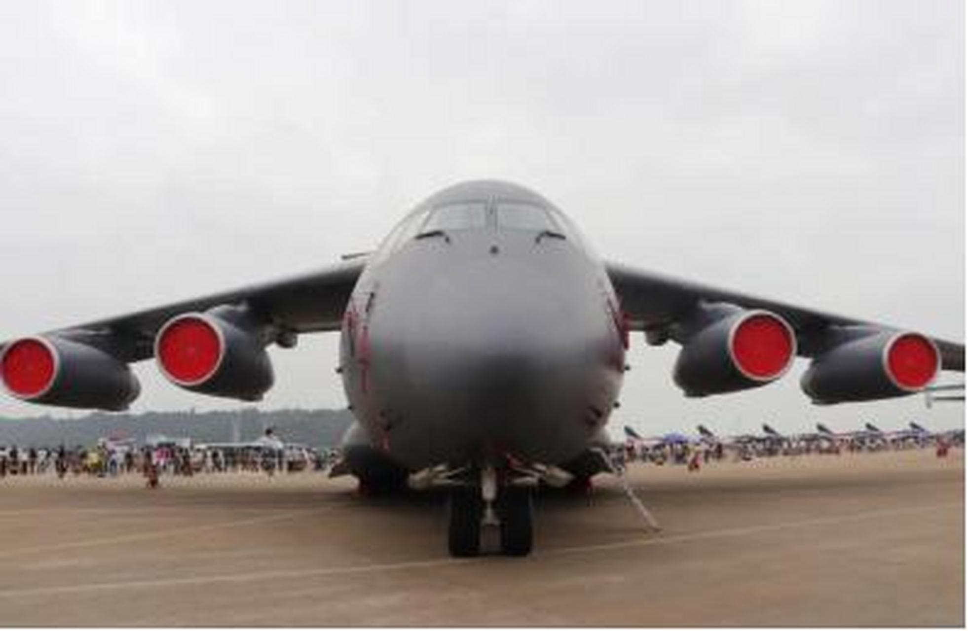 10月15日,中国空军出动2架运20大型战略运输机向阿富汗紧急运输救援