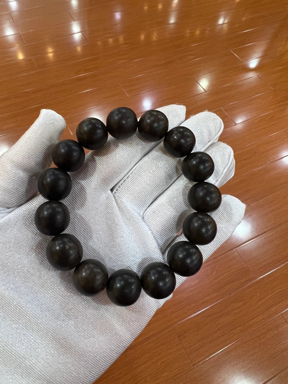 【绝对干货】拿起放大镜,教你如何辨别沉香 已鉴定图片两串为,非天然