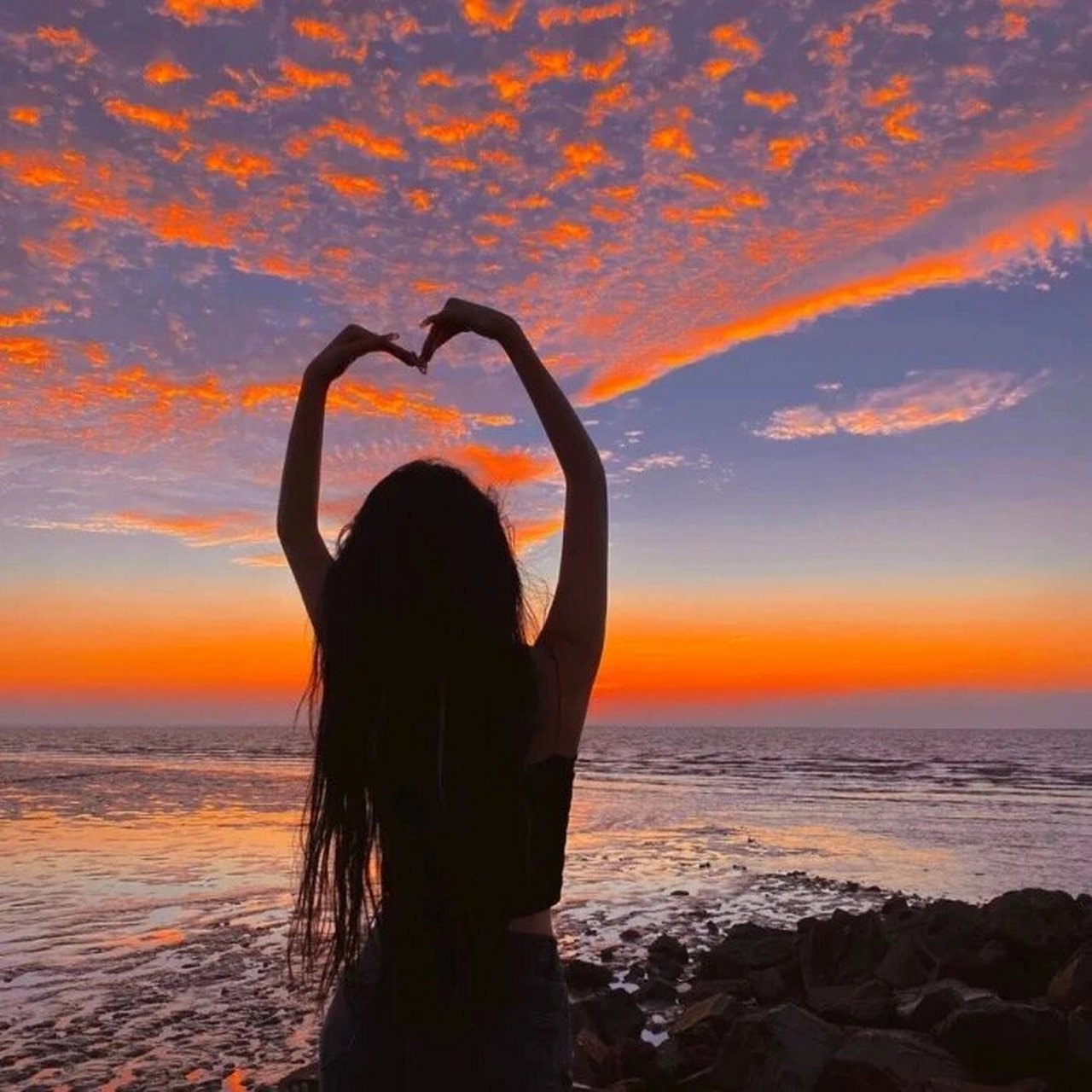最爱的黄昏头像,剪影绝美 女生头像