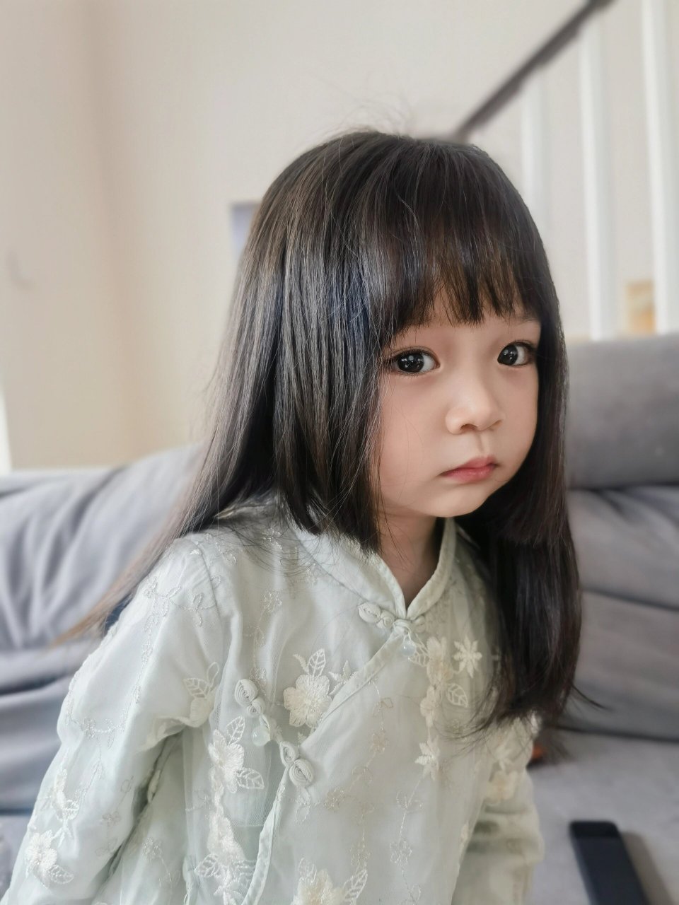 儿童剪发发型——公主切 女鹅快三岁了,有两年没剪头发了,今天带她去