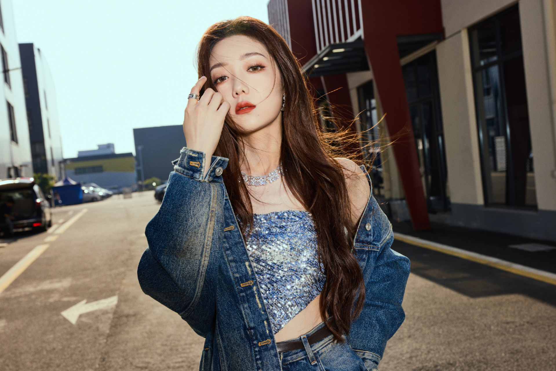 希林娜依高,酷飒风格穿搭街拍组图