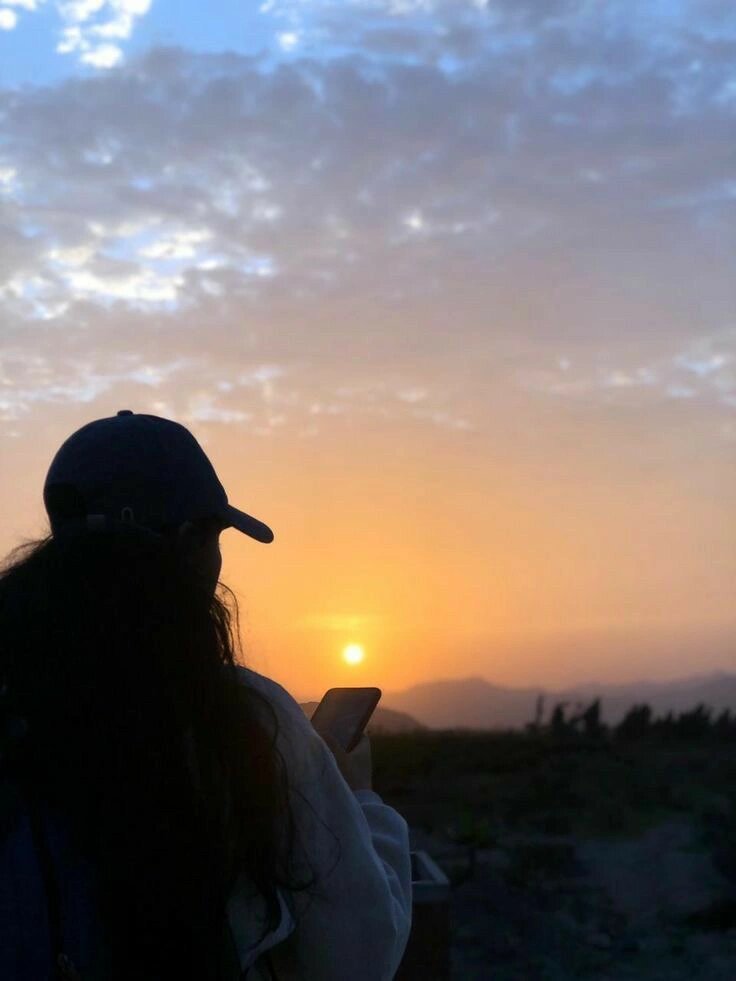 微信头像朋友圈素材女性背影海边