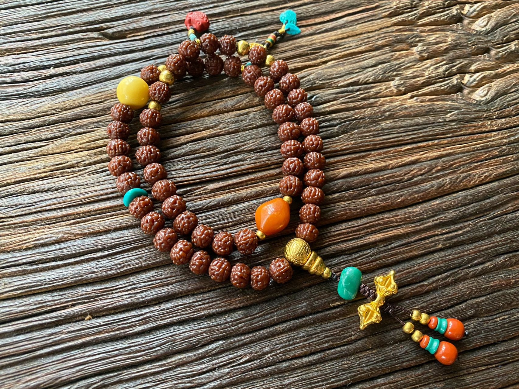 小金刚108太长改54颗搭配,叠搭起来更香 每次搭配前,都想着这次配素串