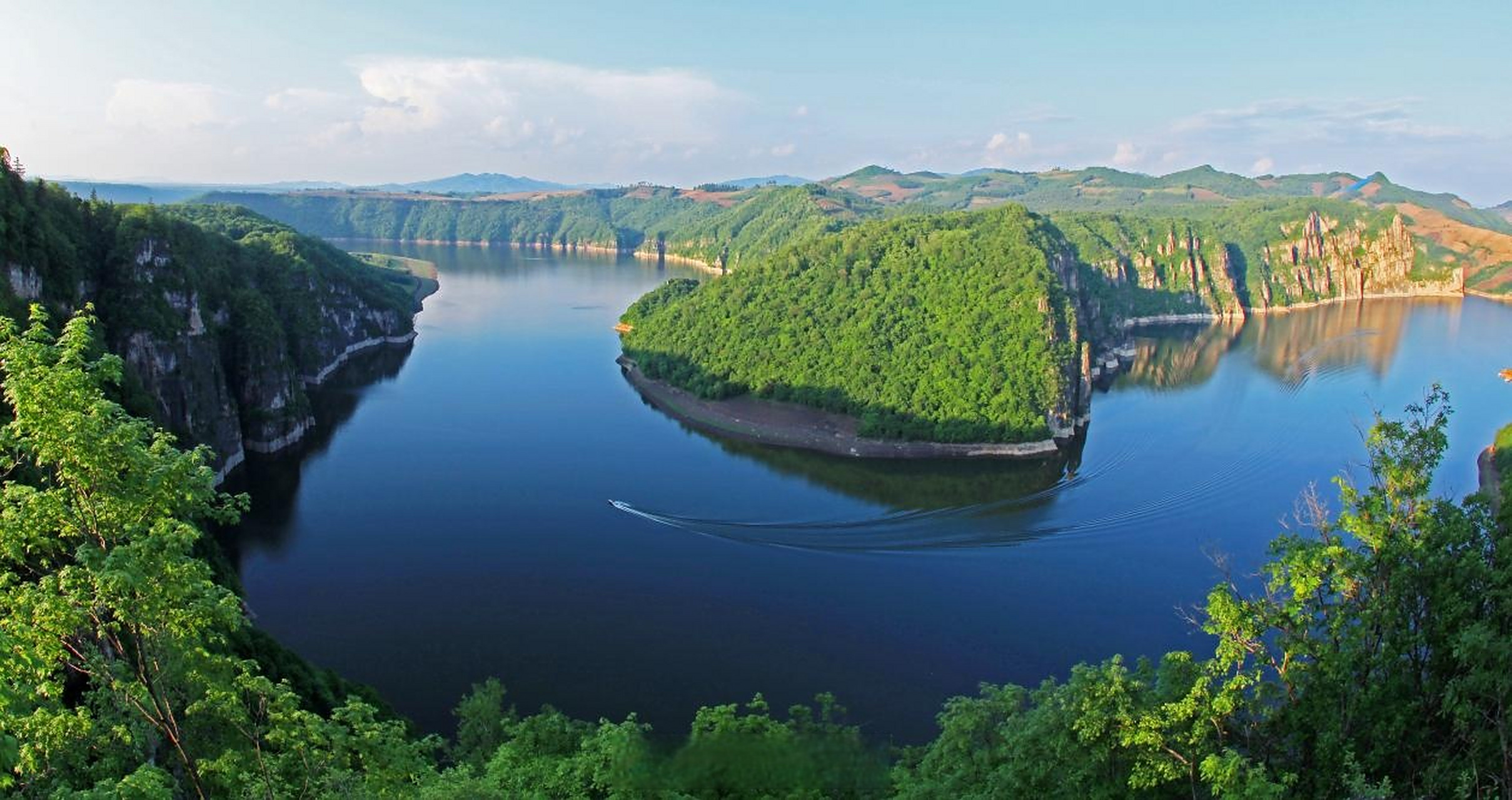 松花江上游似仙境#清爽吉林22℃的夏天 【白山湖仁义景区】因白山湖
