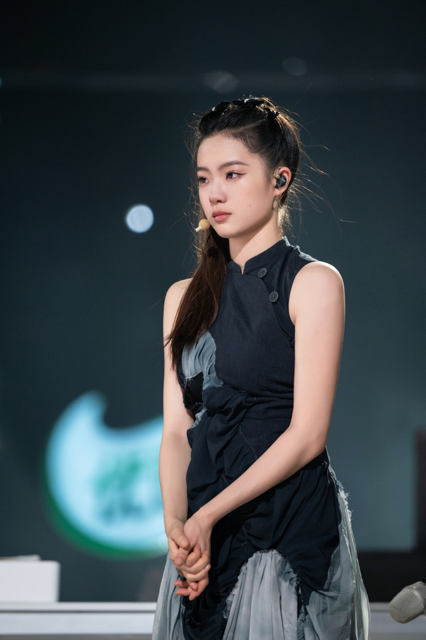 张郁梓# 唱跳骑士yuzi张郁梓  今晚走心舞台见