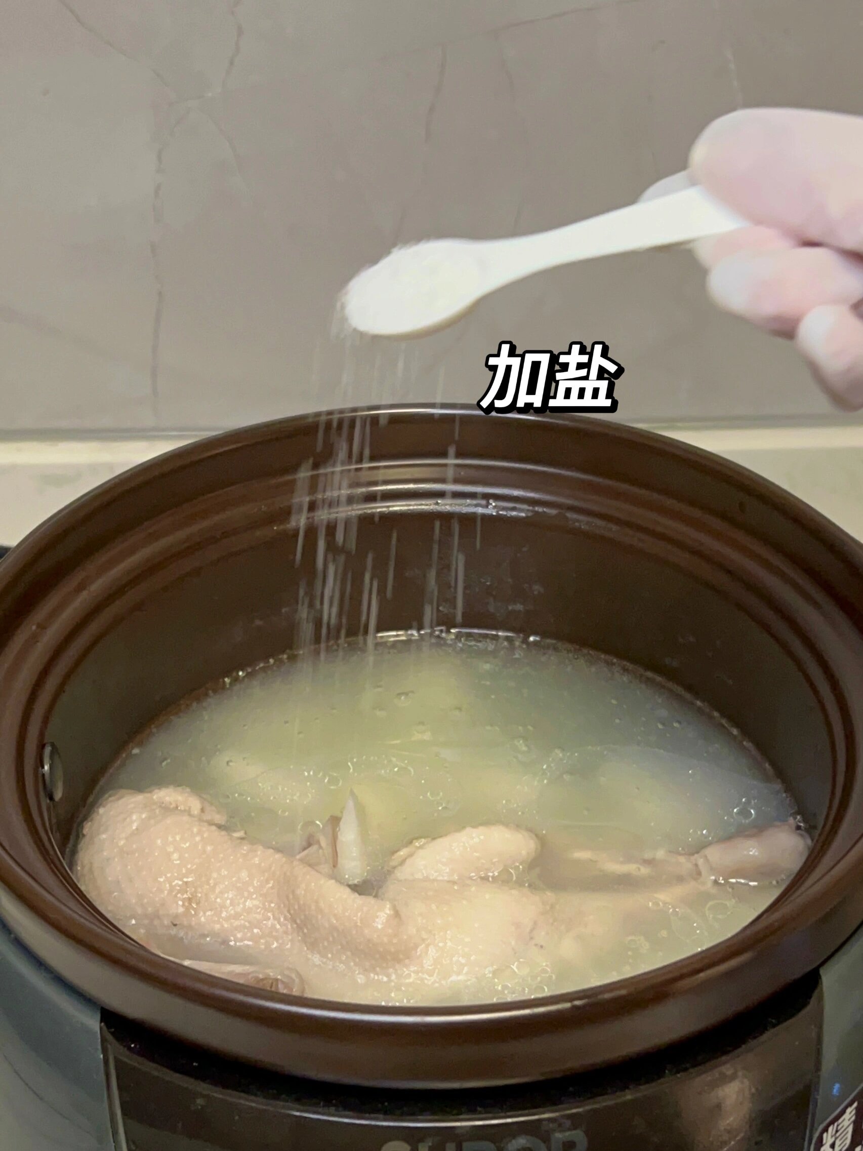 只需要两种食材就可以完成的白萝卜老鸭汤,清热下火,没有食欲的时候来