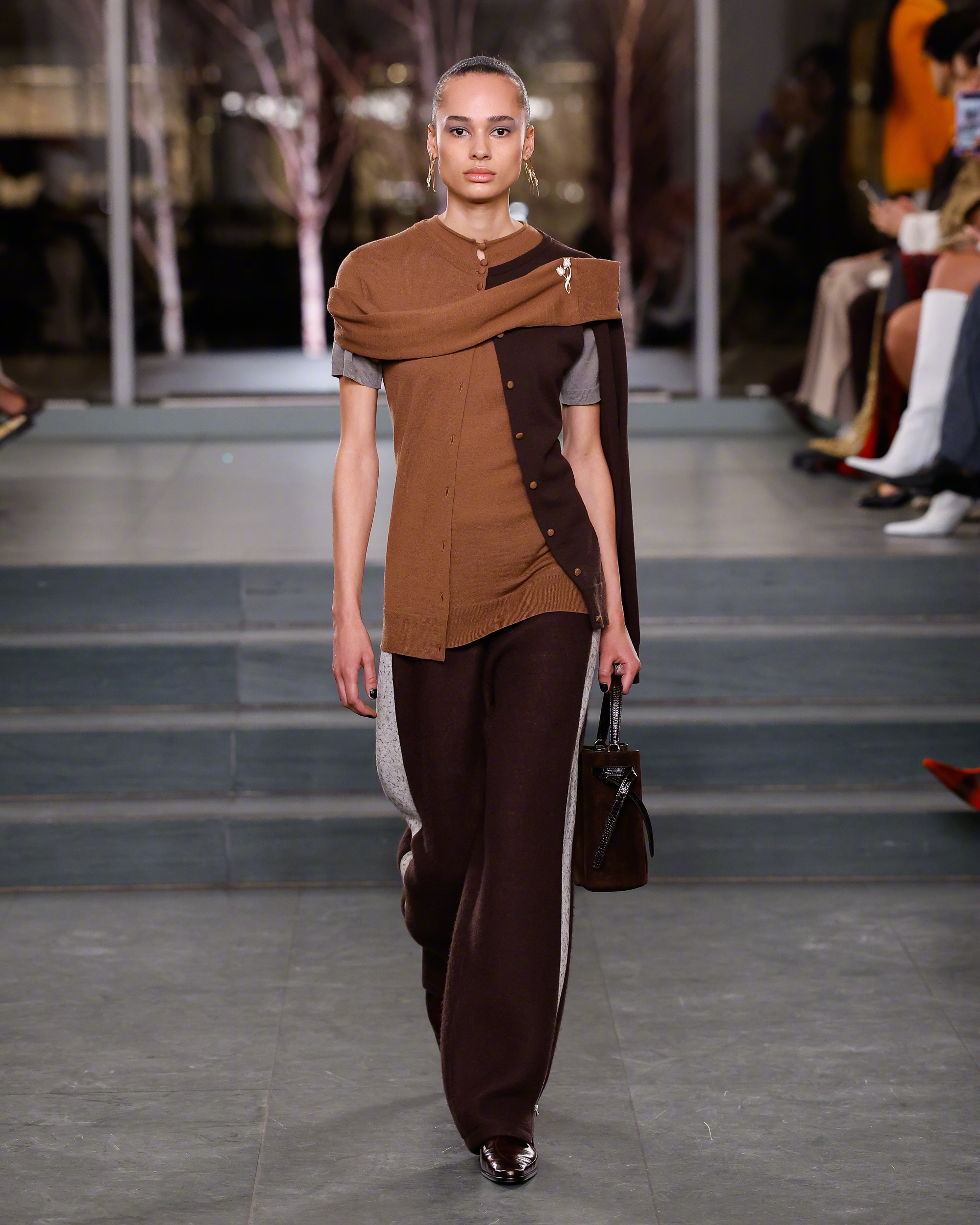 纽约时装周##芭莎带你看时装周# tory burch 2025 秋冬系列以全新
