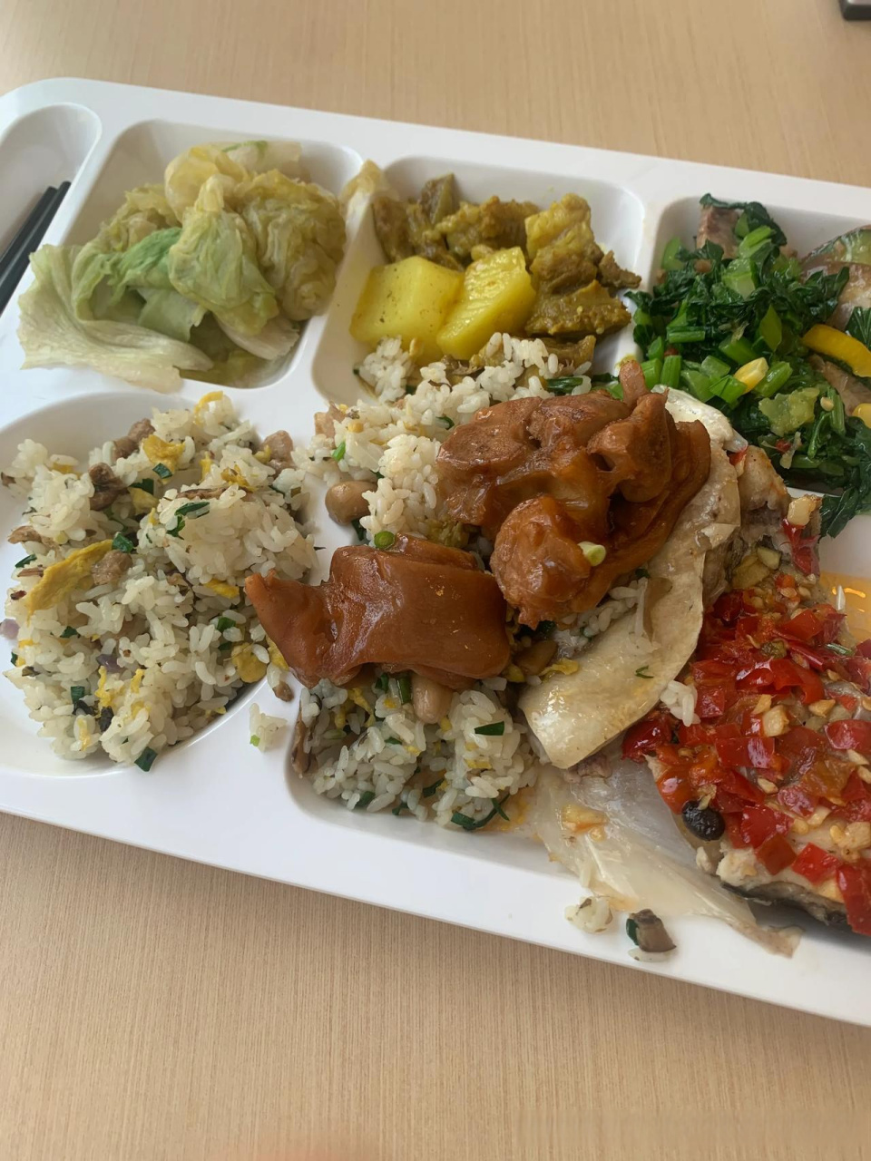 继续晒国企的午餐,看看不花钱的大锅饭长什么样～ 有些人提醒我,晒