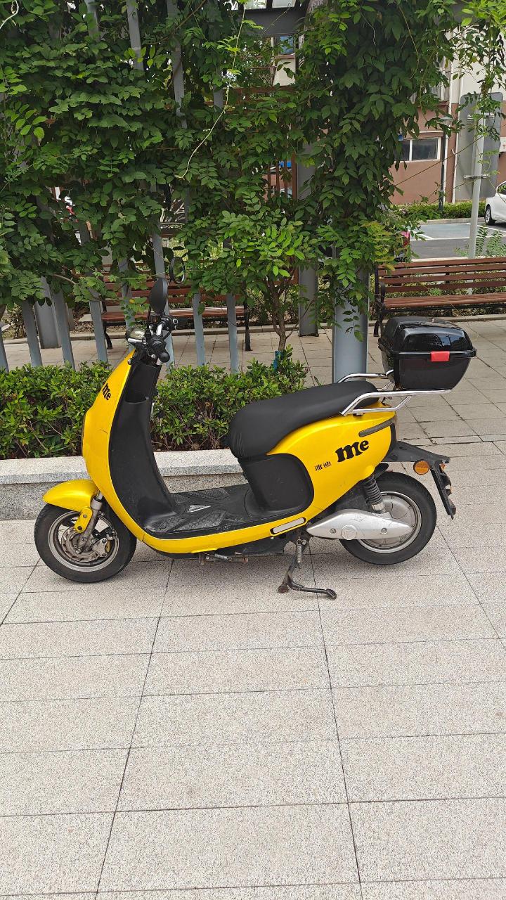 电动车雅迪,牌子是雅迪米纳,9成新,媳妇就上下班附近骑骑.