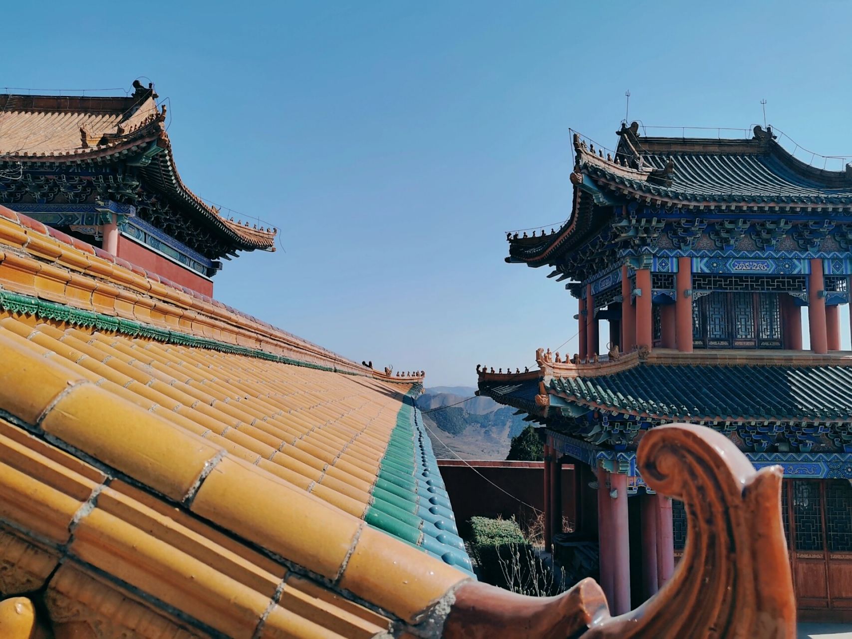 卧龙山,坐落在唐山市遵化市娘娘庄下峪村.